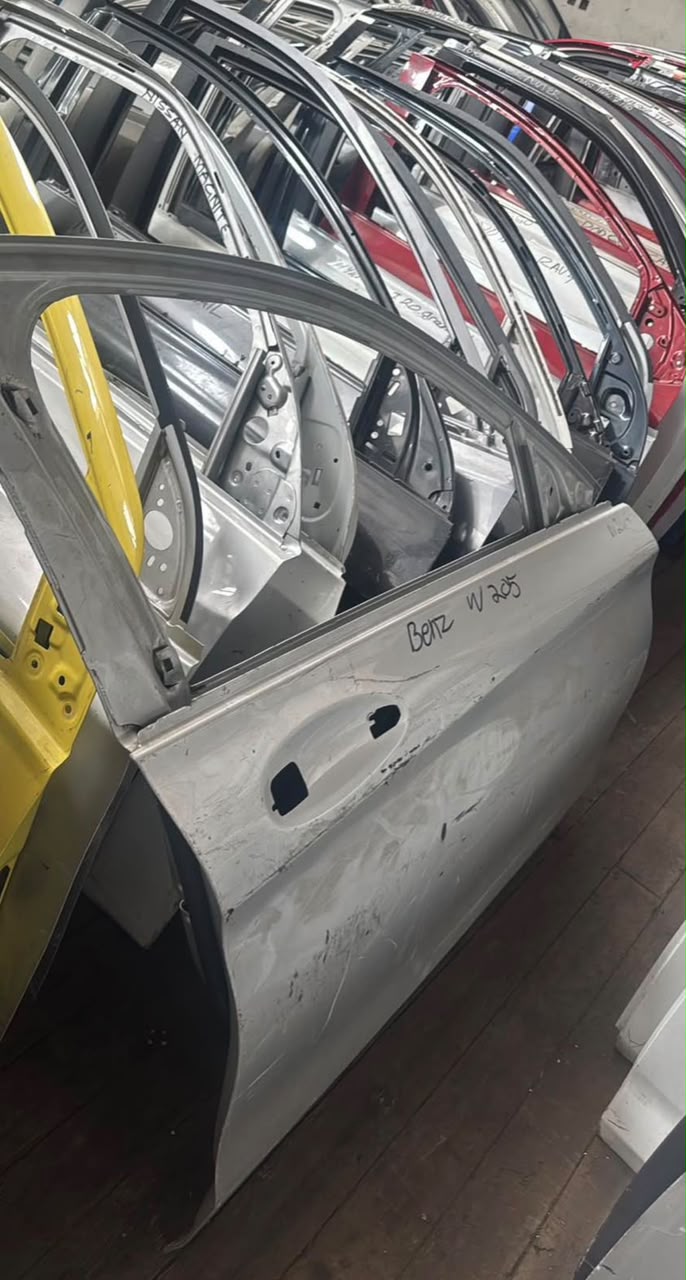 MERCEDES W 205 RIGHT SIDE DOOR
