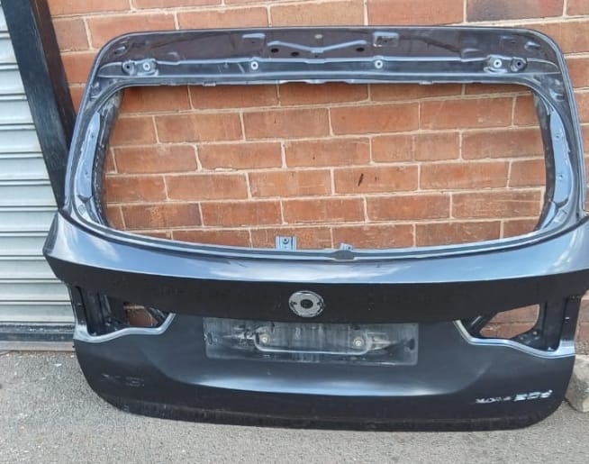 BMW X3 GO1 tailgate